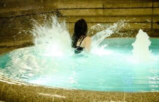 Zagreb: No?no kupanje u fontani na glavnom gradskom trgu