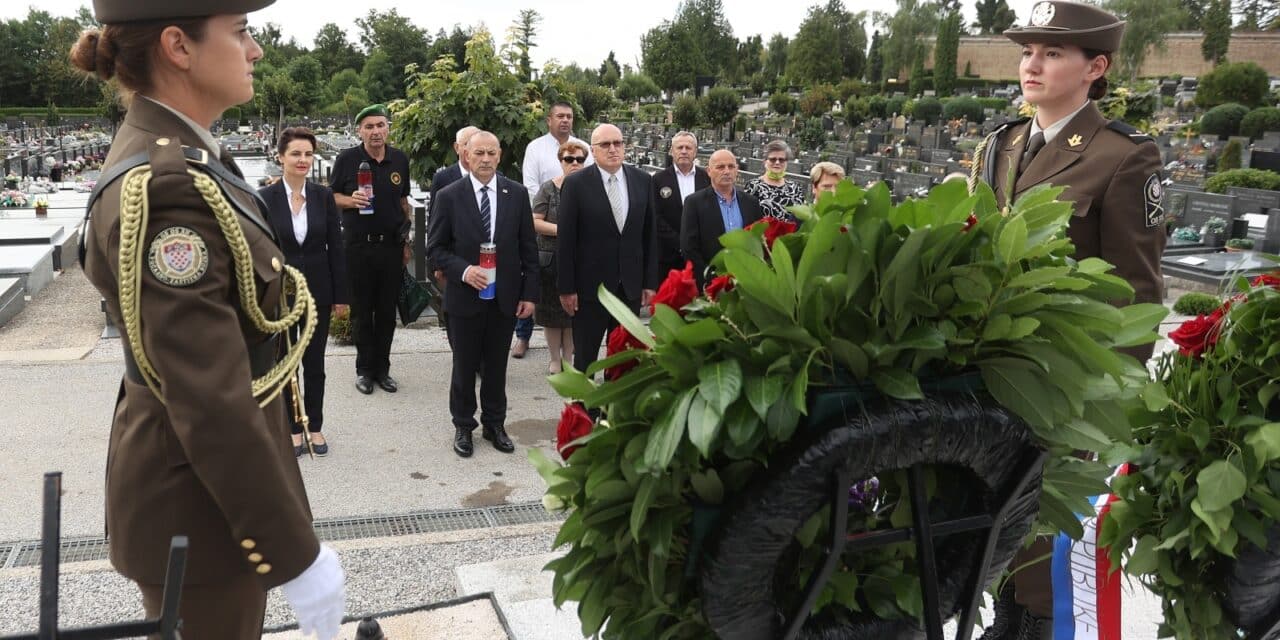 Zagreb: Tomo Medved i Željko Reiner položili vijence na Mirogoju
