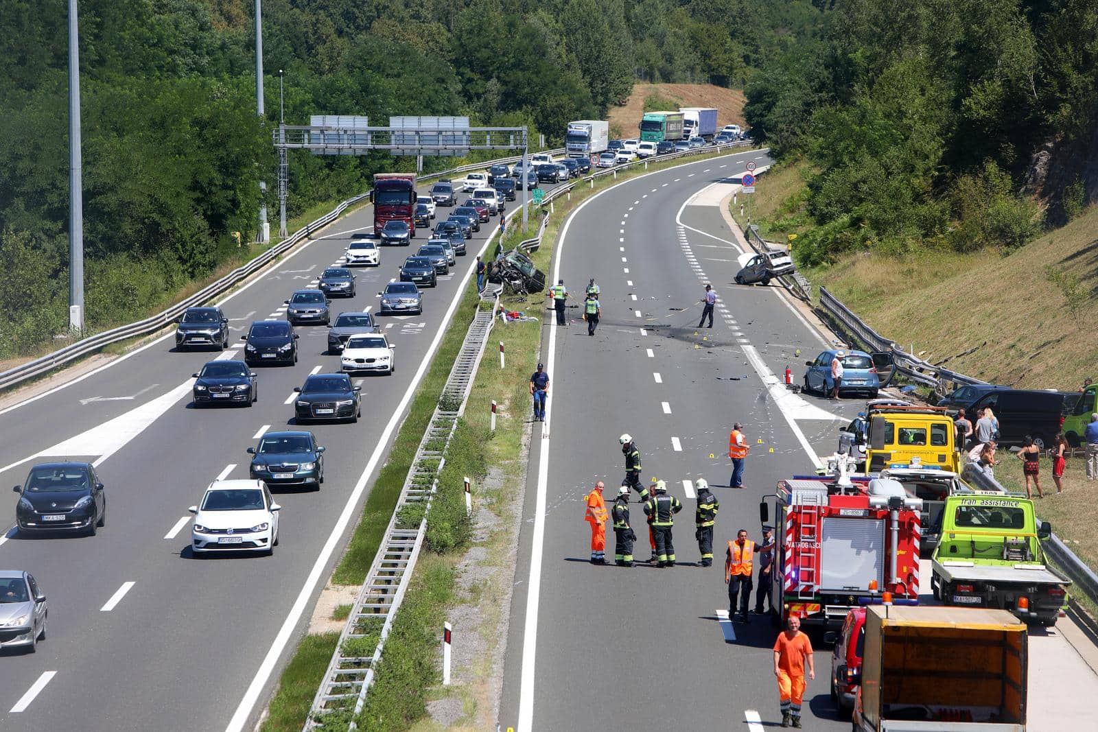 U prometnoj nesreći na autocesti A1 poginula jedna osoba, više ih je ozlijeđeno