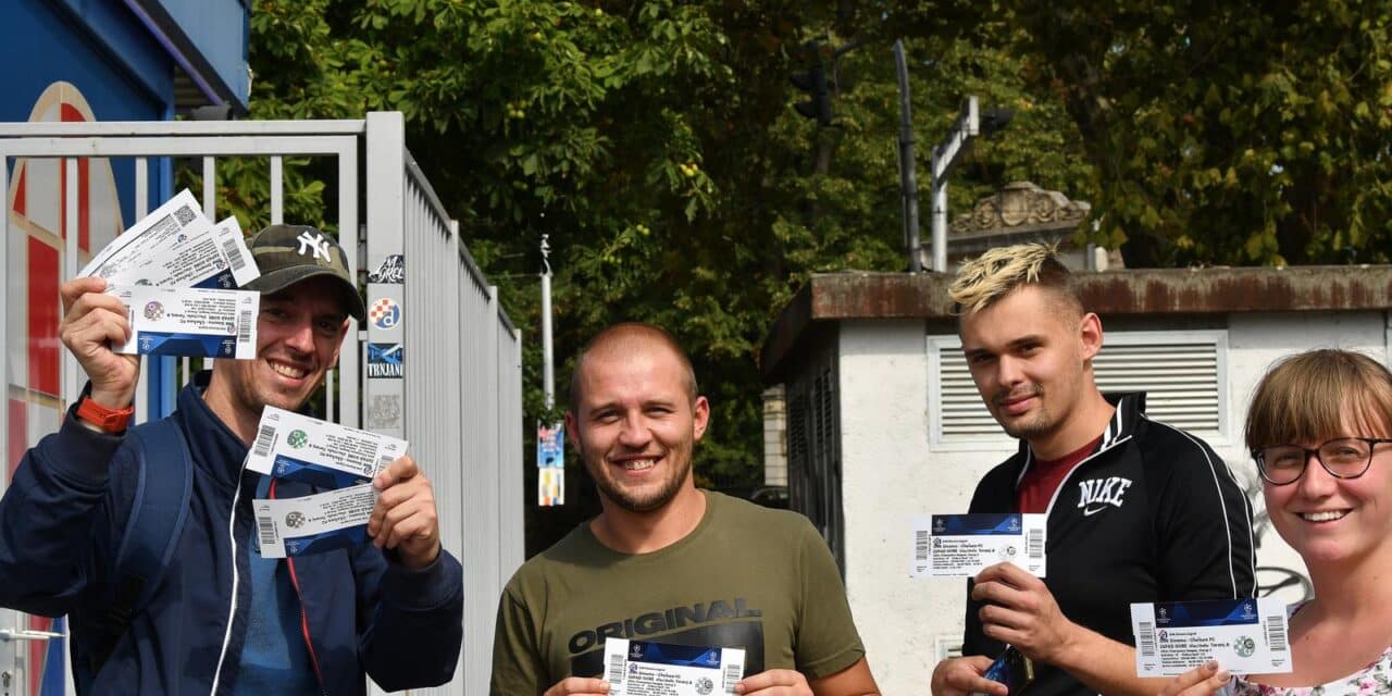 Zagreb: Stotine navijača satima strpljivo čekaju u redu kako bi nabavili ulaznice za utakmicu između Dinama i Chelseaja