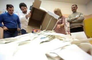 Zagreb: Otvaranje glasačkih kutija i brojanje glasova na biračkim mjestima 153 i 154