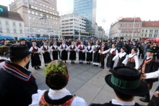 Zagreb: Na glavnom Trgu pjesmom i glazbom najavljeno 53. Šokačko sijelo