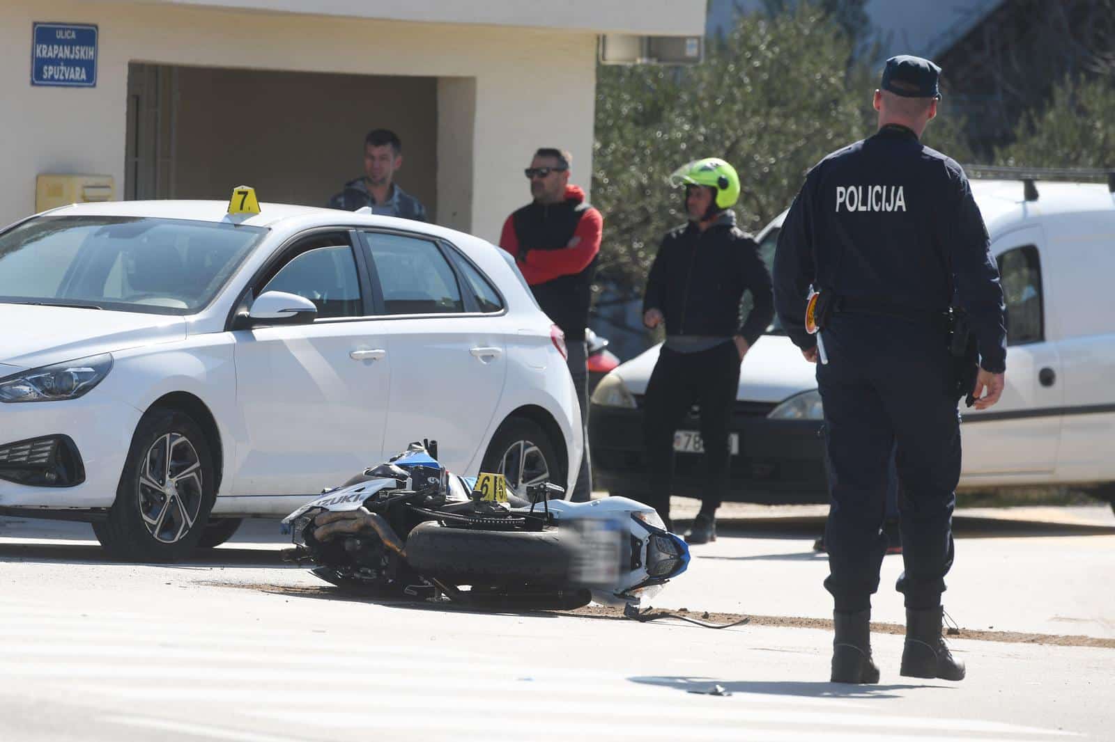 �ibenik: Prometna nesre?a na Jadranskoj magistrali u kojoj su sudjelovali motor i automobil