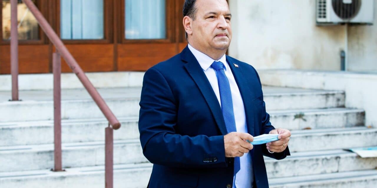 Ministar zdravstva Vili Beroš glasovao na glasačkom mjestu u Splitu
