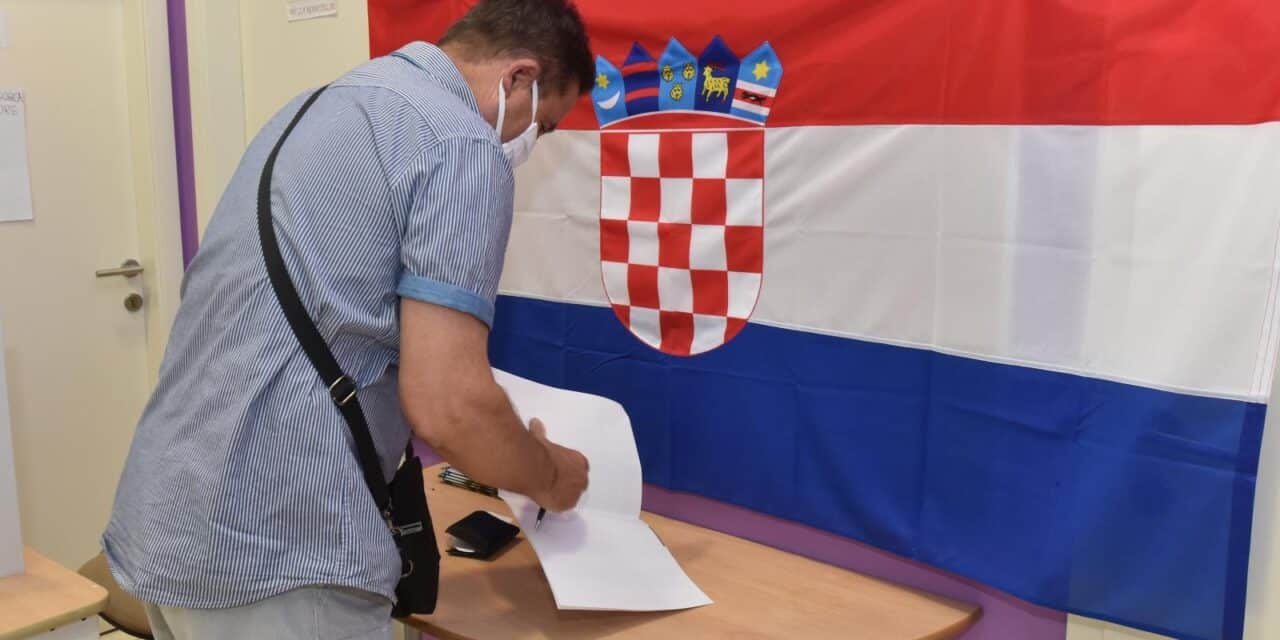 Primošten: Gradonačelnik Primoštena Stipe Petrina glasovao na parlamentarnim izborima
