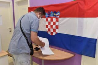 Primošten: Gradonačelnik Primoštena Stipe Petrina glasovao na parlamentarnim izborima