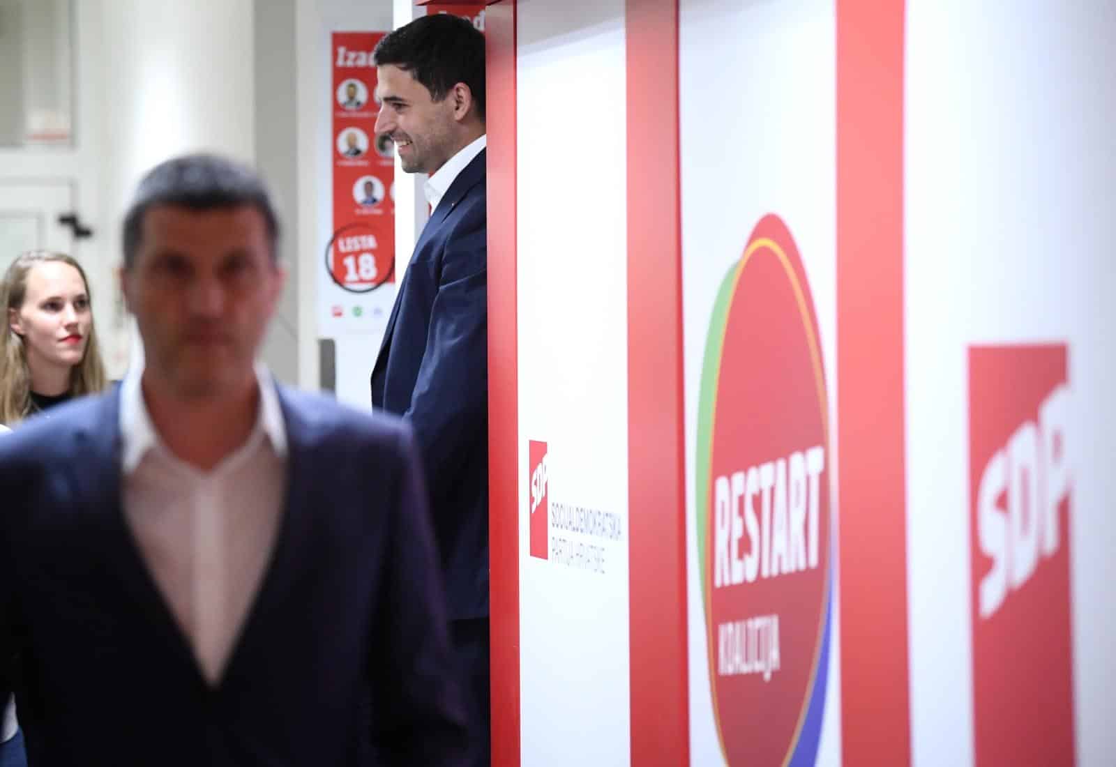 Zagreb: Restar koalicija izborne rezultate čeka u prostorijama SDP-a