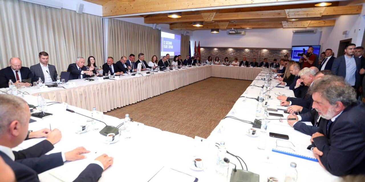 Slunj: Premijer Plenković predsjedao sastanku Vlade sa županima te predstavnicima Udruge gradova i Hrvatske zajednice općina