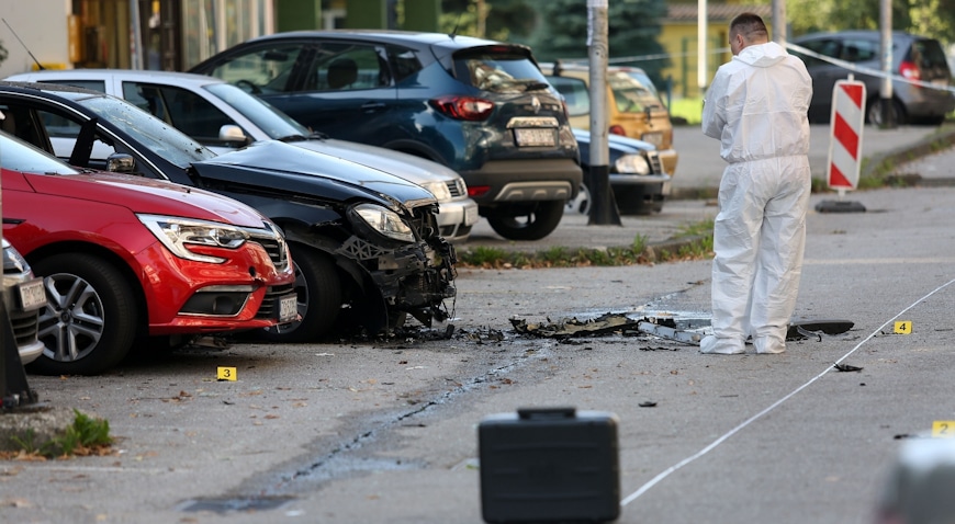 Zagreb: Policijski očevid na mjestu gdje je eksplodirao automobil u Dugavama