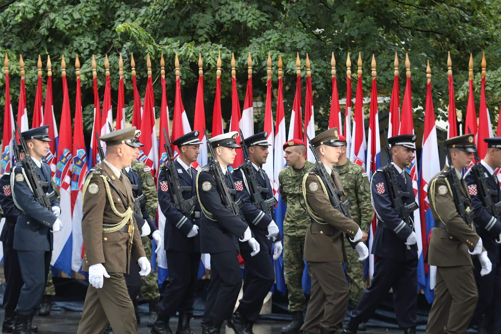 Jutarnja budnica ulicama grada Knina