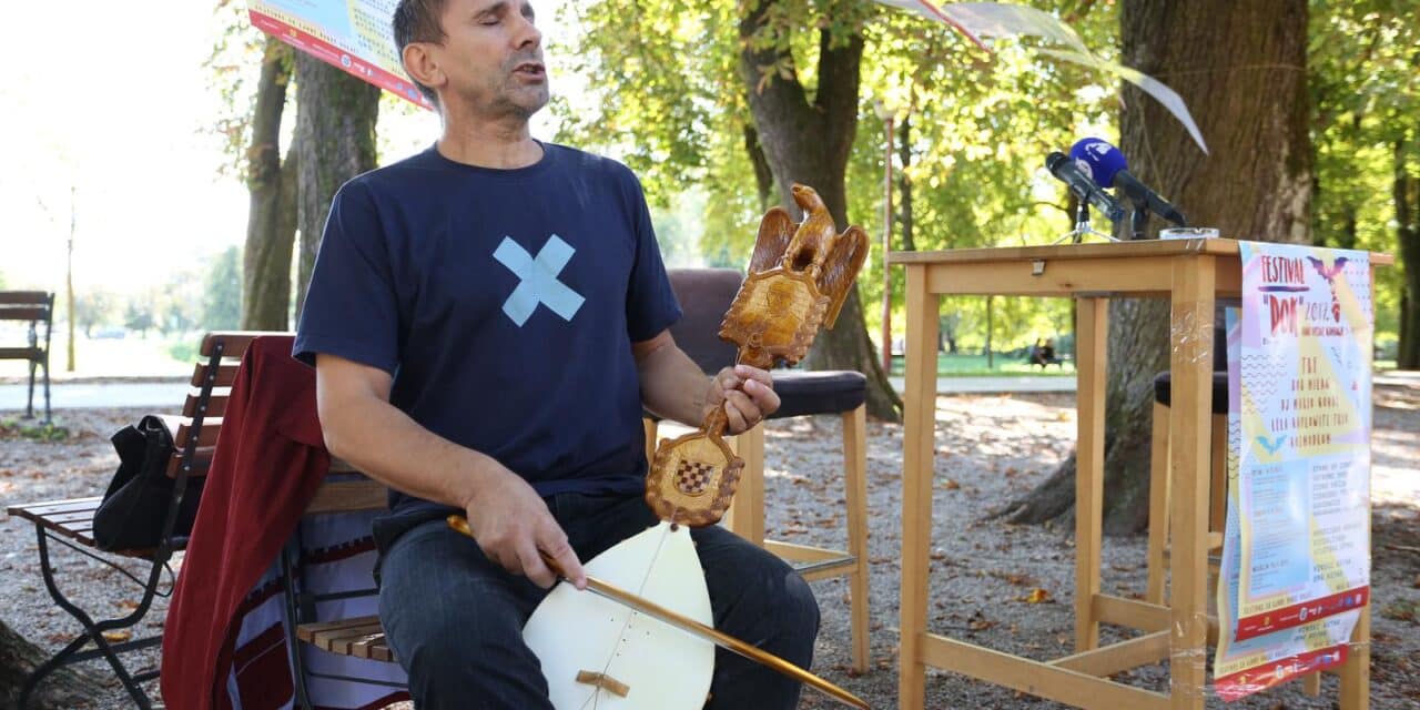 Karlovac: Labrovi? na guslama uveli?ao najavu ovogodi�njeg DOK festivala