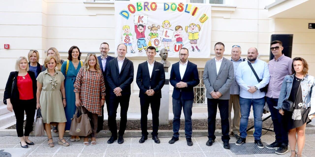Zagreb: Tomašević nazočio prvom danu školske godine u obnovljenoj Osnovnoj školi Ivana Merza
