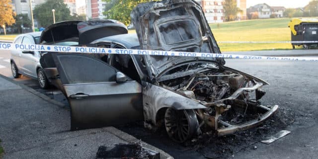 Zagreb: U Prečkom izgorjela dva automobila