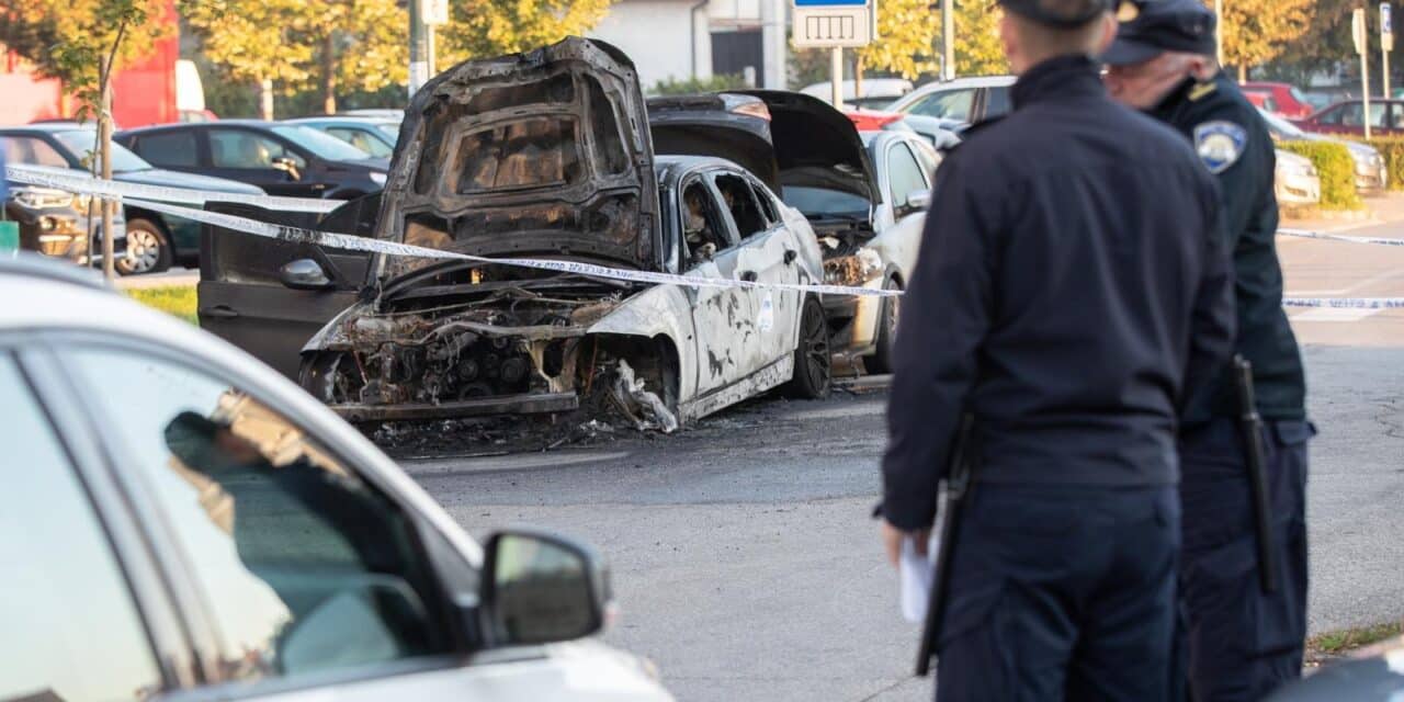 Zagreb: U Prečkom izgorjela dva automobila