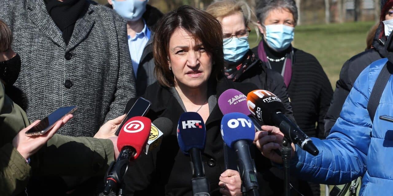 Jelena Pavičić Vukićević sadnjom stabla podržala akciju ‘Zasadi stablo, ne budi panj’
