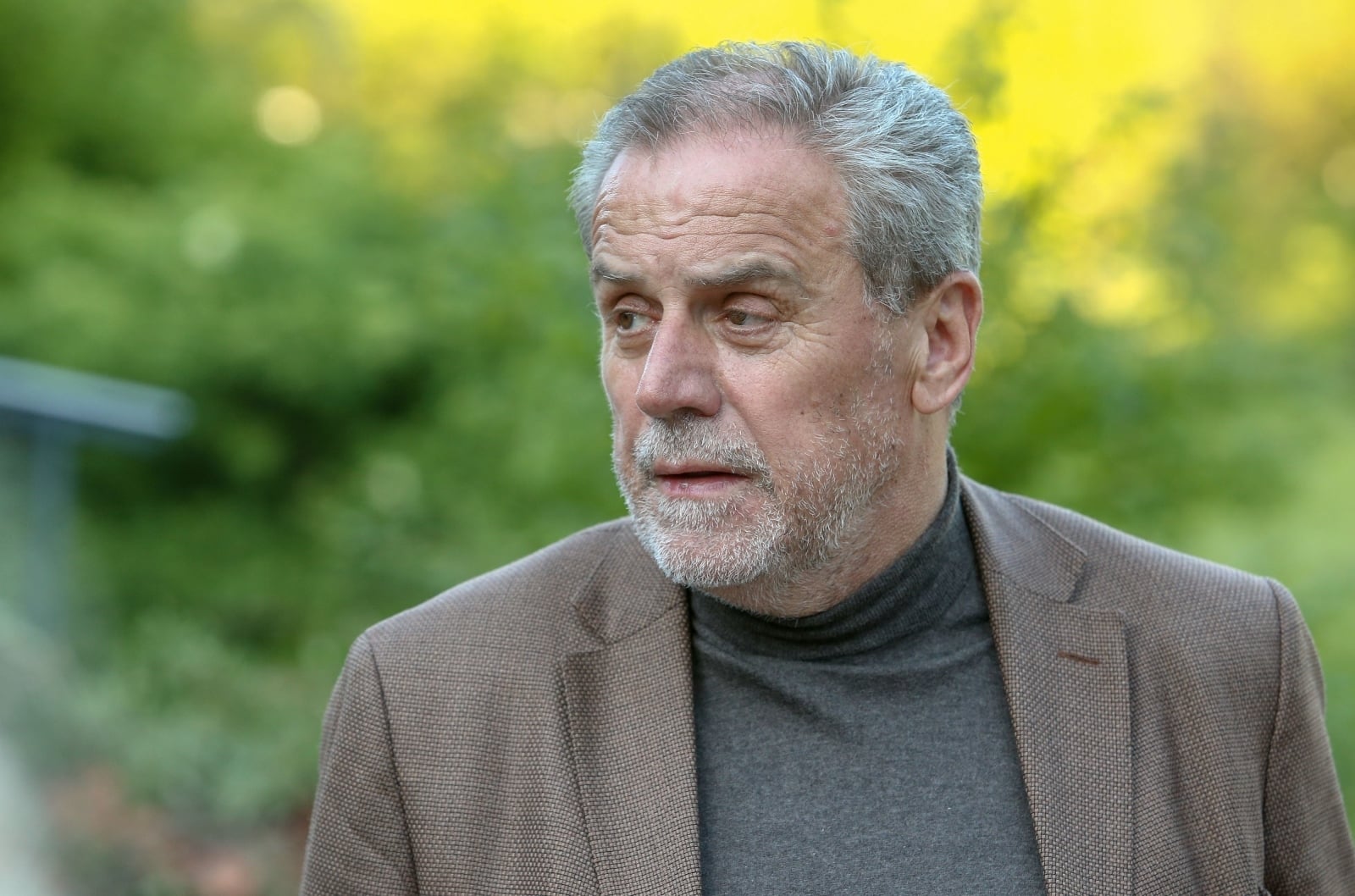 Zagreb: Bandić obišao obitelj koja je dobila stambeni kontejner nakon što im je kuća stradala u potresu