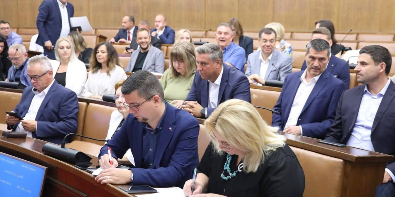 Zagreb: Saborska oporba raspravlja o plja?ki Ine