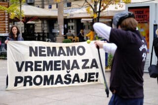 Zagreb: Performans Zelene akcije povodom globalnog dana akcije za klimatsku pravdu