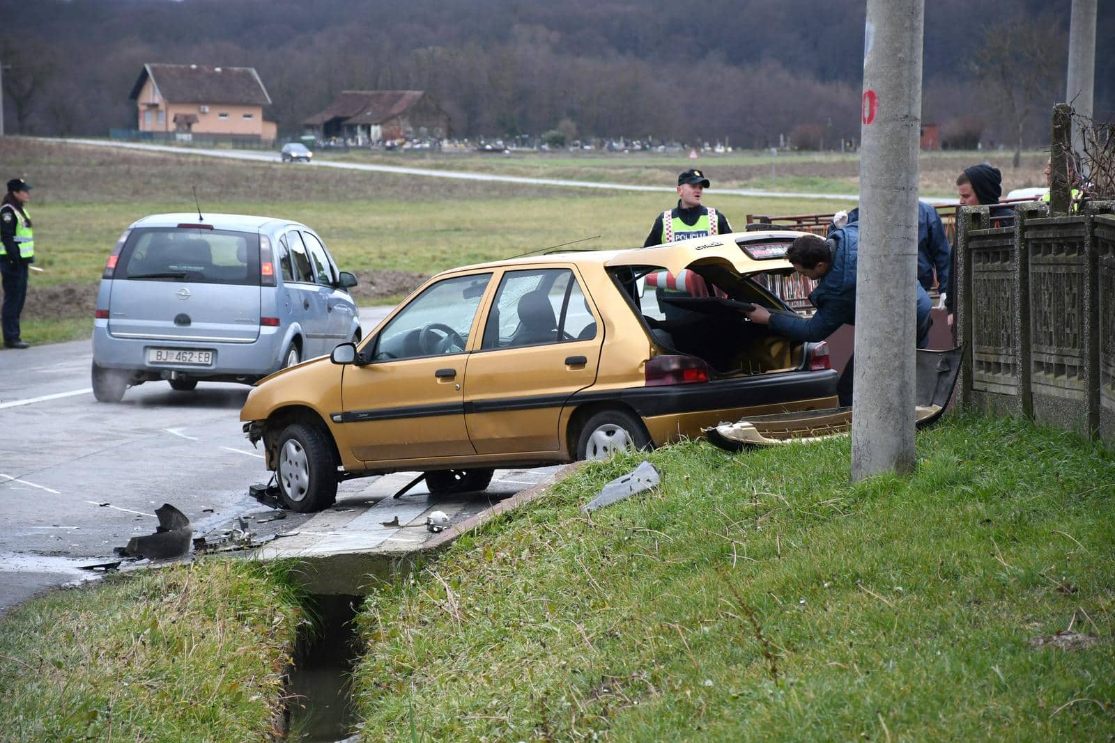 Na cesti Bjelovar – Garešnica izgubio kontrolu nad vozilom, udario u betonski most i poginuo