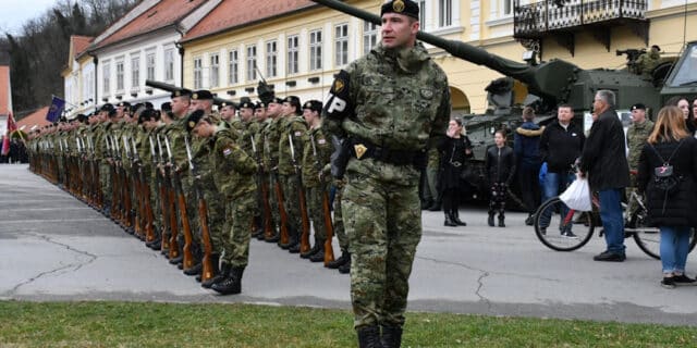 Požega: Zoran Milanović  na svečanosti polaganja prisege 27. naraštaja ročnika