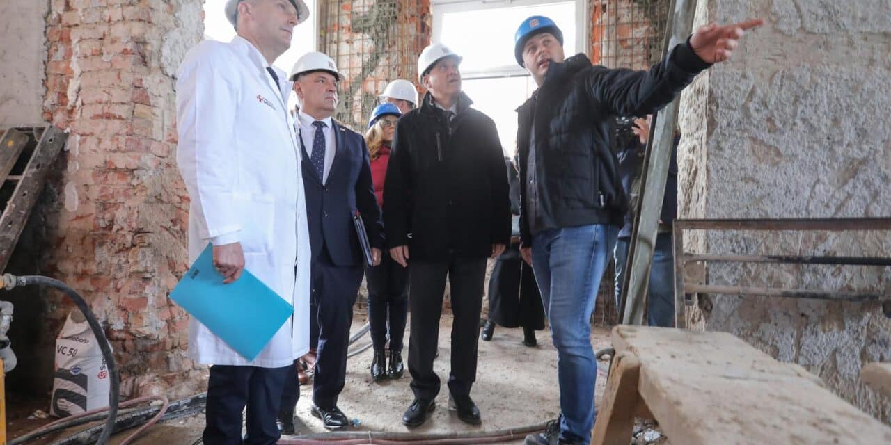 Zagreb: Bačić i Beroš obišli gradilište obnove KB Merkur