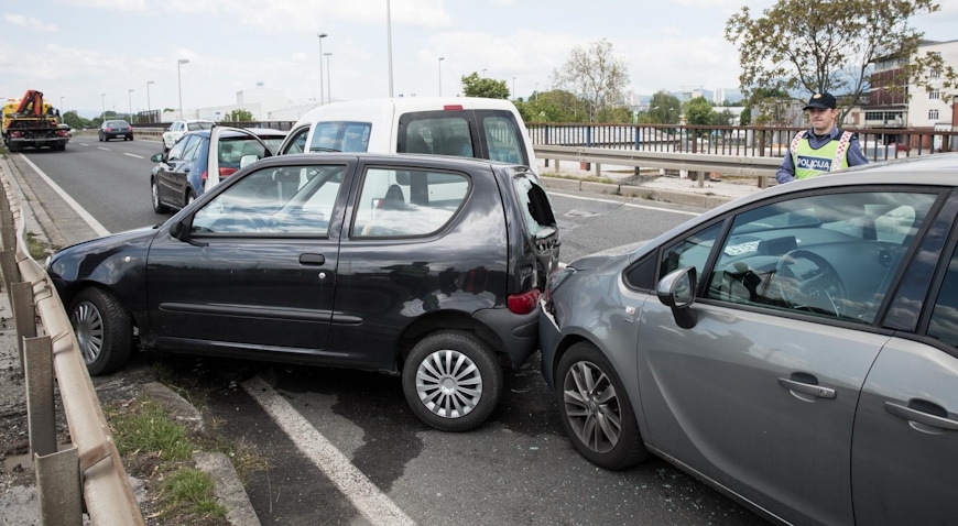 Zagreb: U lančanom sudaru na Slavonskoj aveniji sudjelovali autobus, kombi i više osobnih vozila