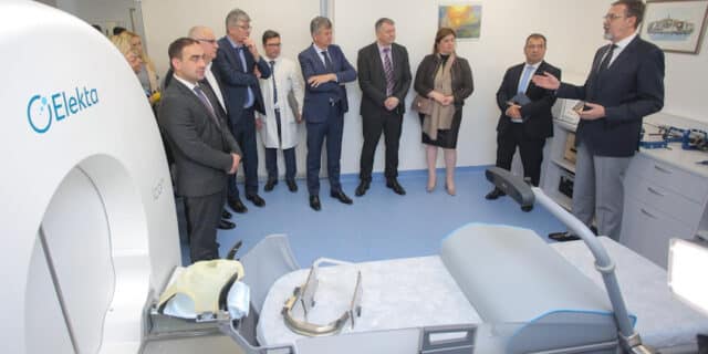 U KBC-u Zagreb pušten u rad novi gamma knife uređaj