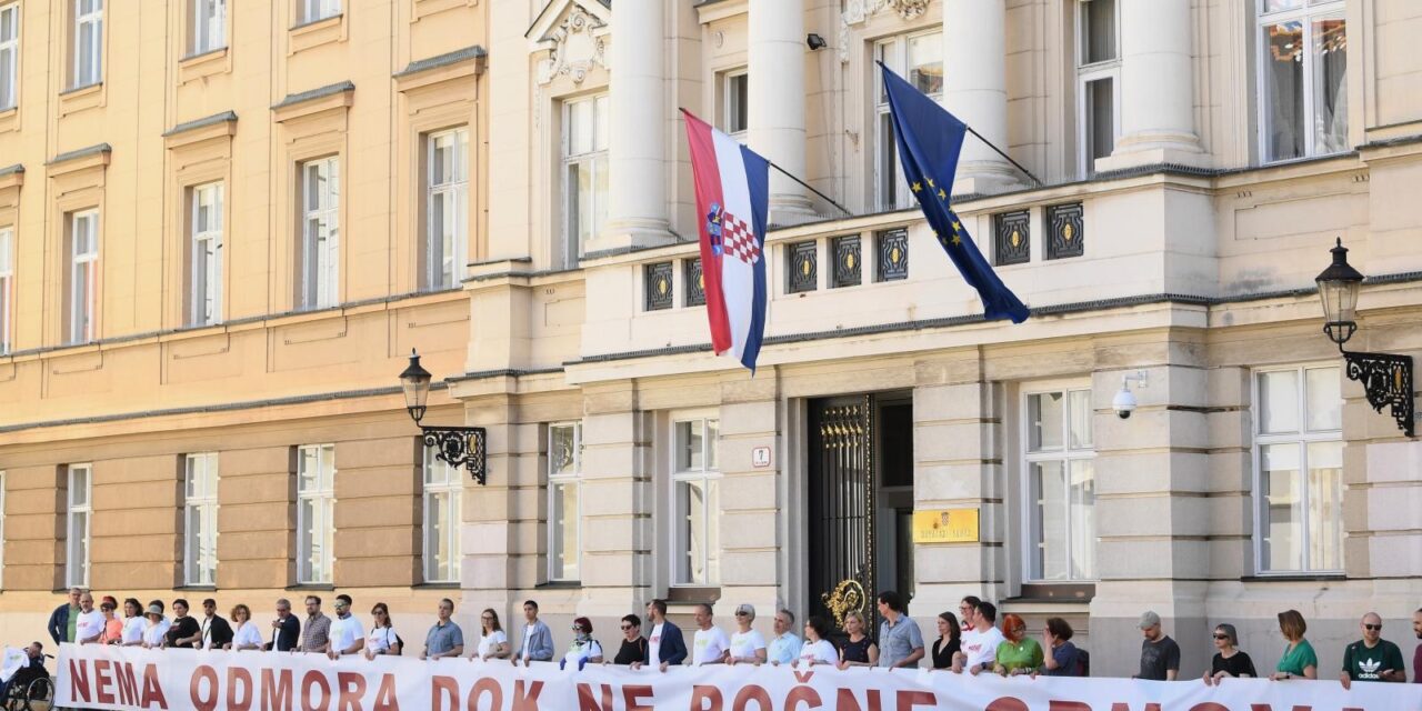 Koalicija Možemo održala konferenciju za medije ispred Sabora