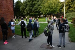 Bjelovar: Po prvi puta i bjelovarski učenici prvi dan škole dolaze s maskama