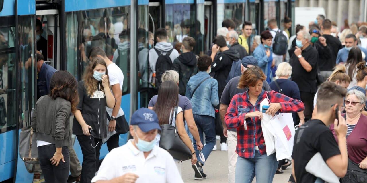 Zagreb: S prvim danom nove školske godine povečala se i gužva u tramvajima
