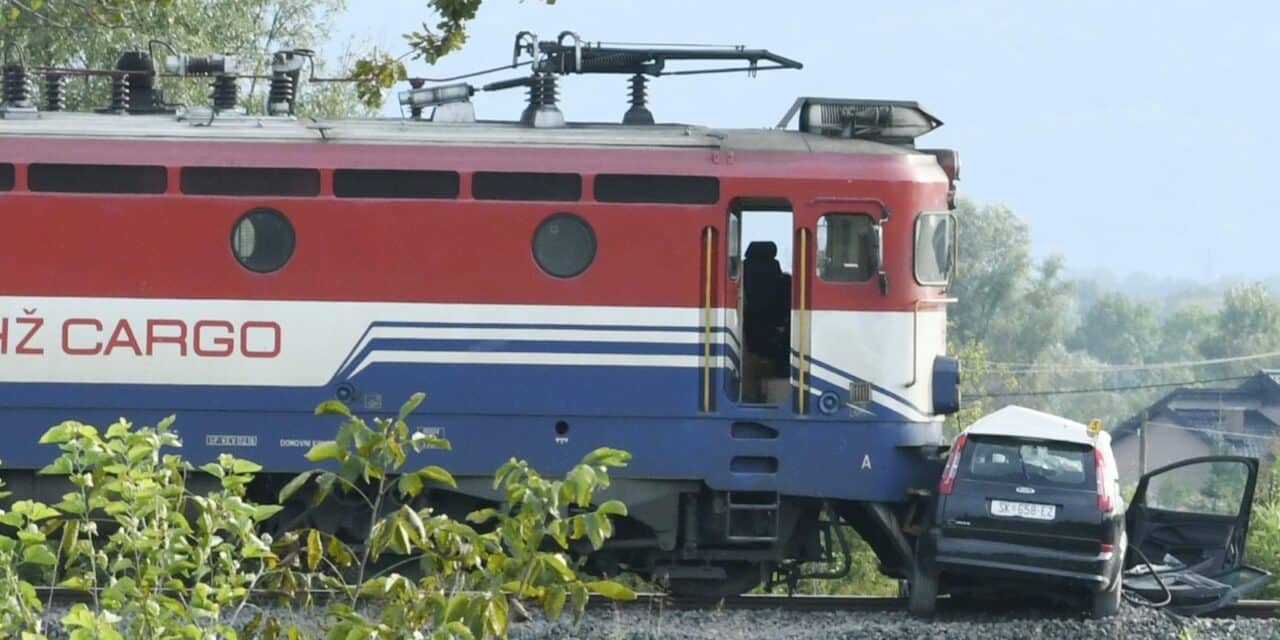 Staro Pračno: Vozač automobila ozlijeđen u naletu teretnog vlaka