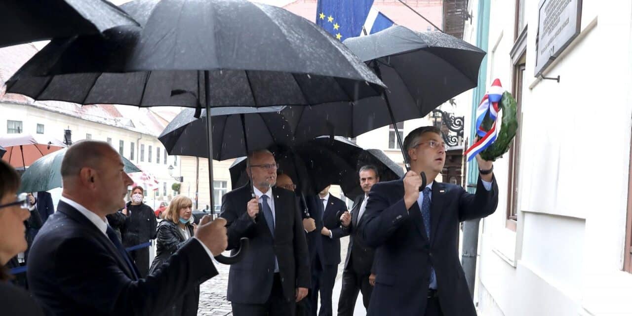 Zagreb: Plenković položio lovorov vijenac na spomen-ploču na 29. obljetnicu raketiranja Banskih dvora