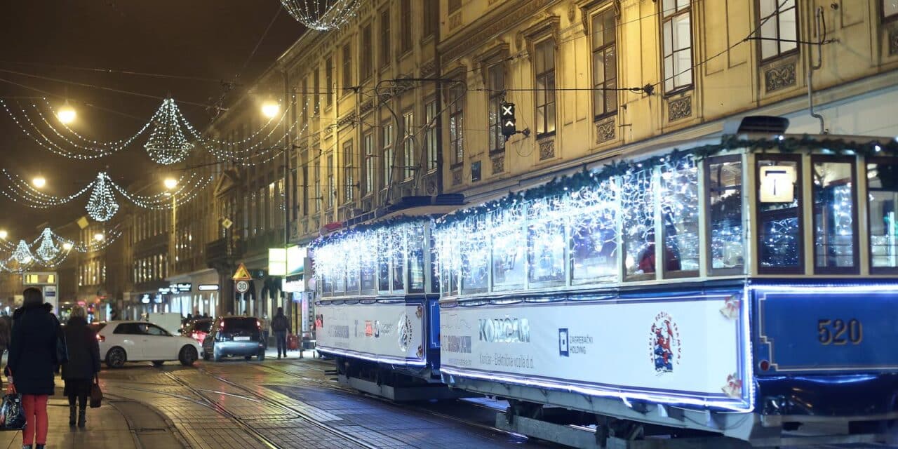 Zagreb: Advent u samom sredi�tu grada posebno je atraktivan u ve?ernjim satima
