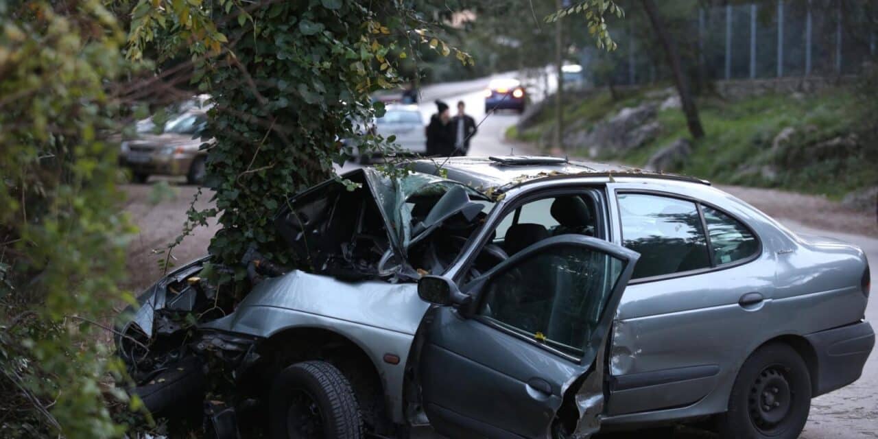 Split: Automobilom udario u stablo na Marjanu i poginuo na mjestu