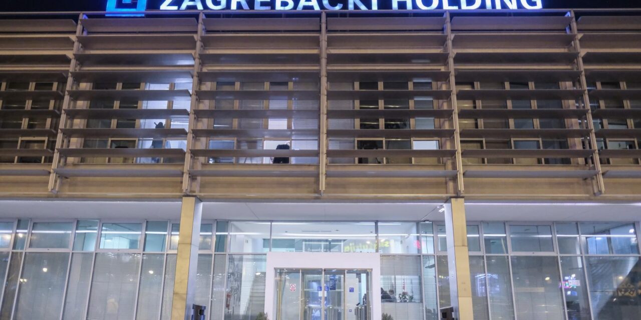 Zagreb: Građani se okupljaju ispred Zagrebačkog holdinga u znak podrške Dariu Juričanu