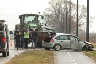 Osijek: U prometnoj nesreći sudjelovali osobni automobil i traktor