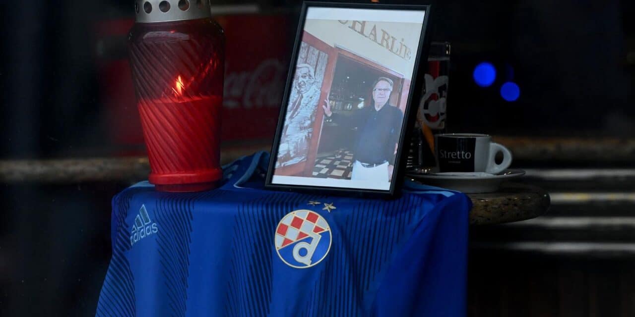 Zagreb: Fotografija Ćire na dresu Dinama uz lampion u izlogu kafića Charlie