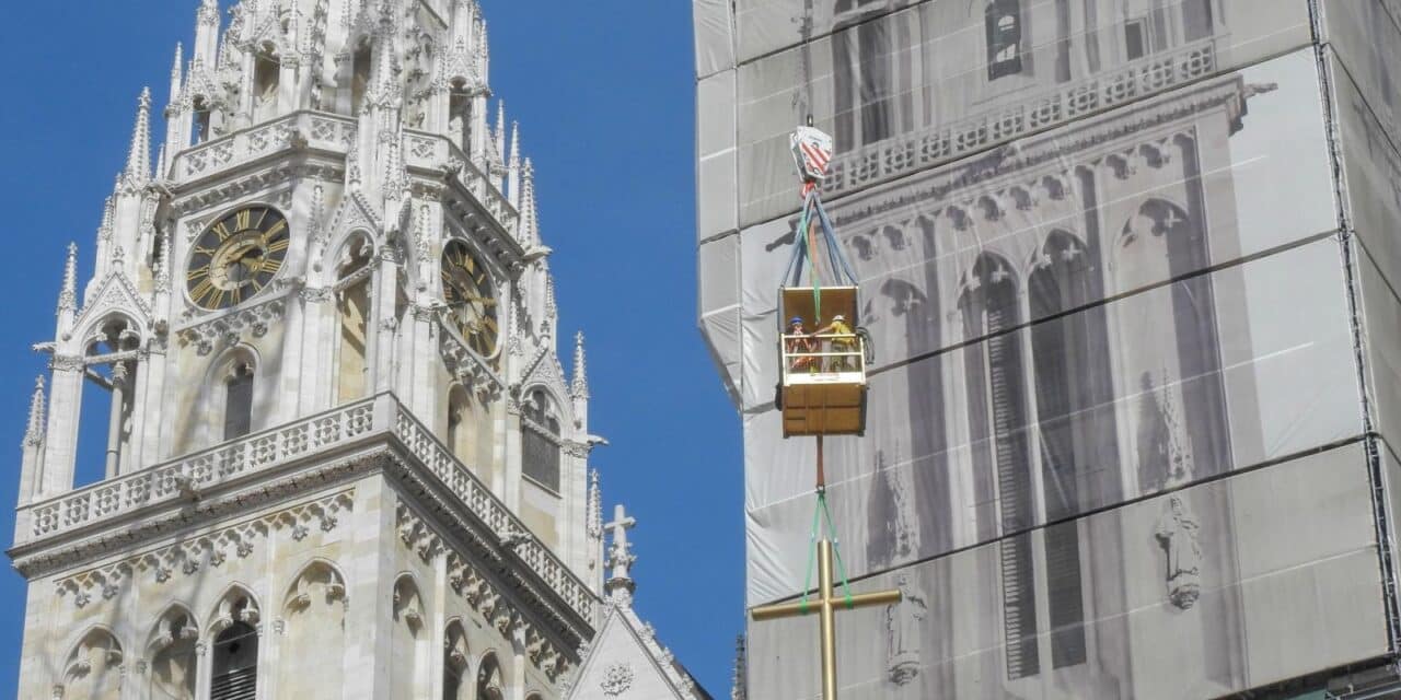 Zagreb: Prvi pokušaj postavljanja križa na Zagrebačku katedralu
