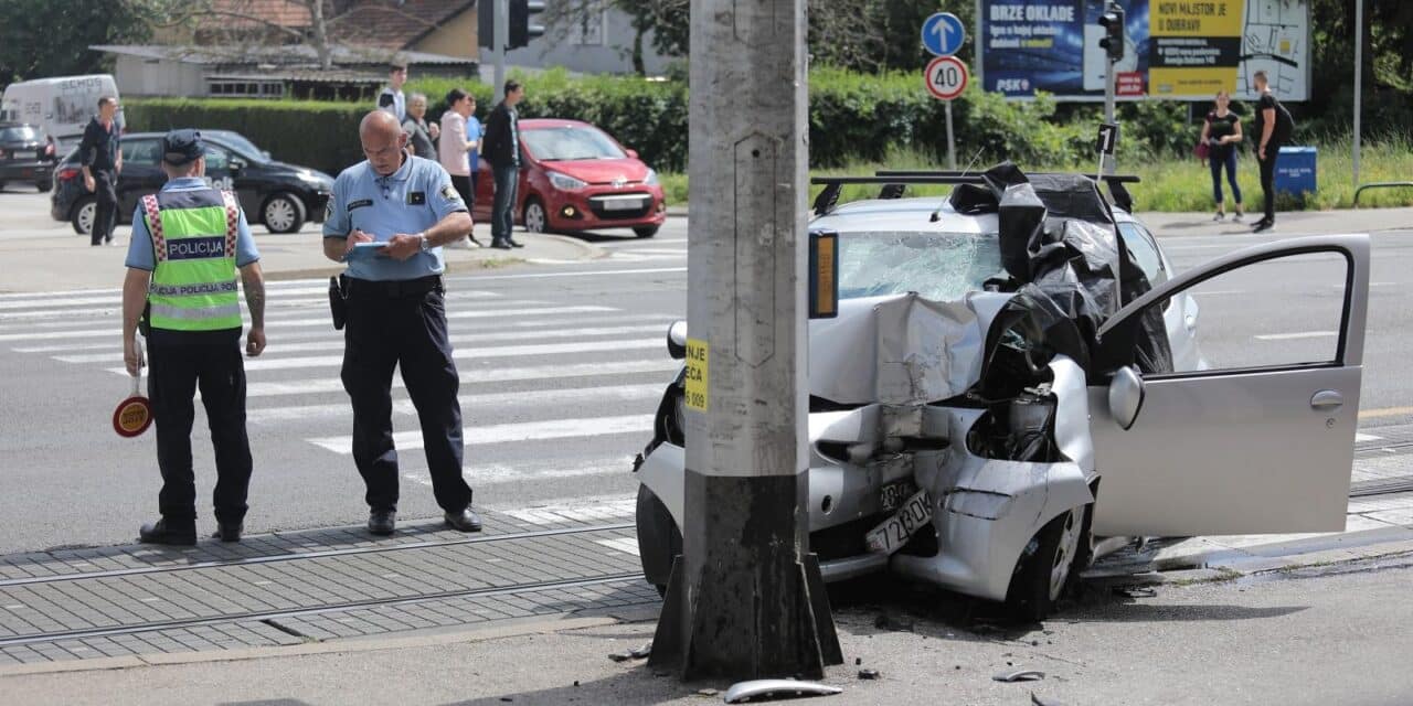 Zagreb: Automobilom u Dubravi naletio na pješakinju i zabio se u rasvjetni stup te poginuo