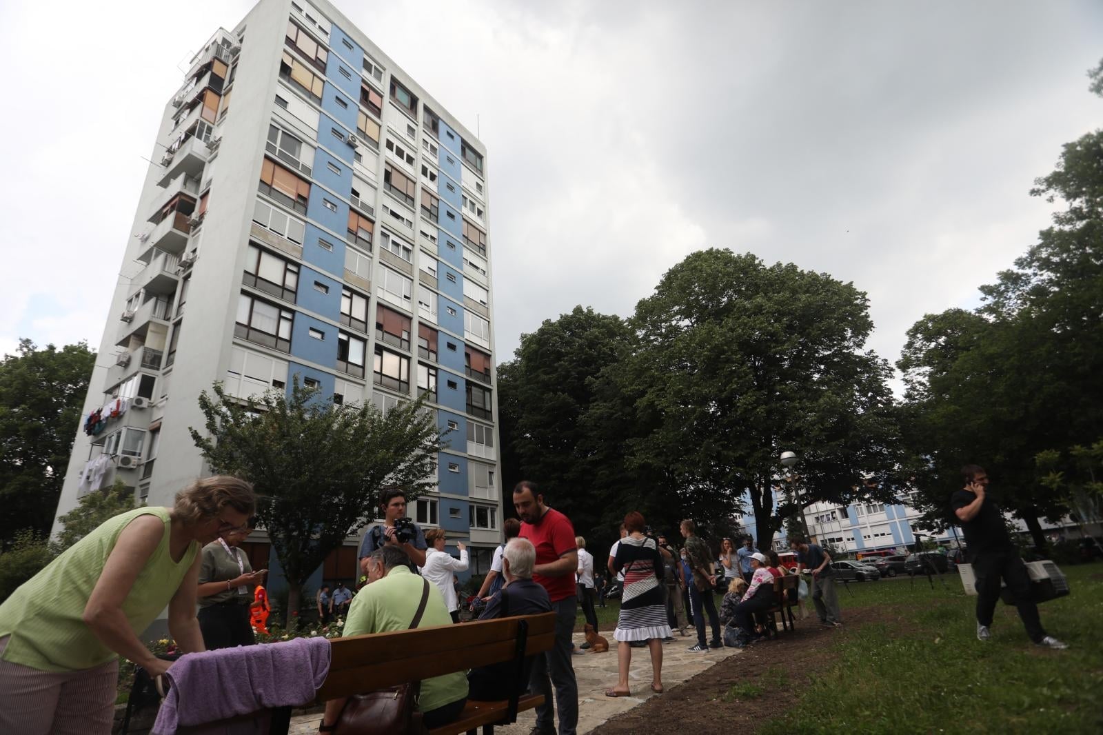 Zagreb: Veliki požar u zgradi u naselju Trnsko, stanari se evakuiraju