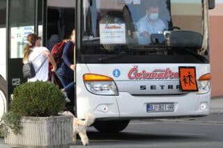 Zagreb: Učenici OŠ Miroslav Krleža odlaze autobusom u zamjensku školu na Pantovčak