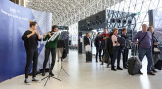 Zagreb: Mlade flautistice uveseljavale putnike u zračnoj luci Franjo Tuđman