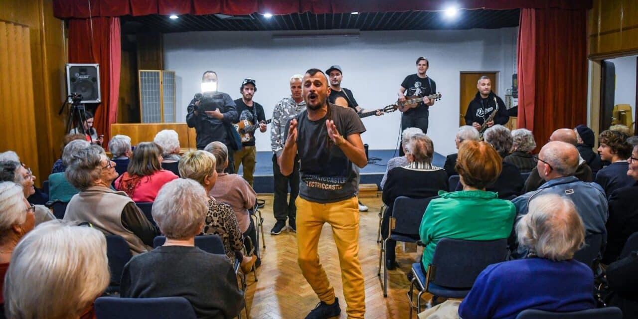 Zagreb: Koncert Dubioze Kolektiv u domu umirovljenika