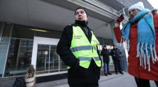 Zagreb: Dario Juričan ispred Holdinga pozdravljao zaposlenike i obratio se medijima