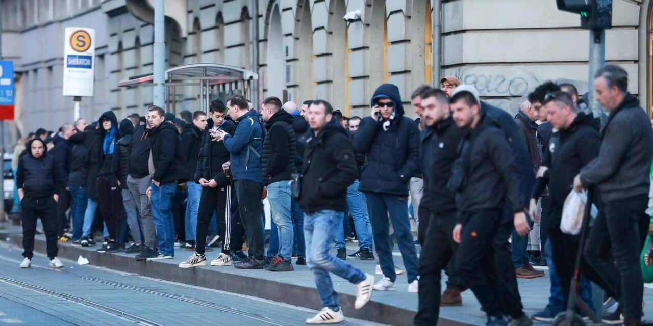 Zagreb: Bad Blue Boys počeli su se okupljati oko hotela gdje uskoro počinje skupština Dinama