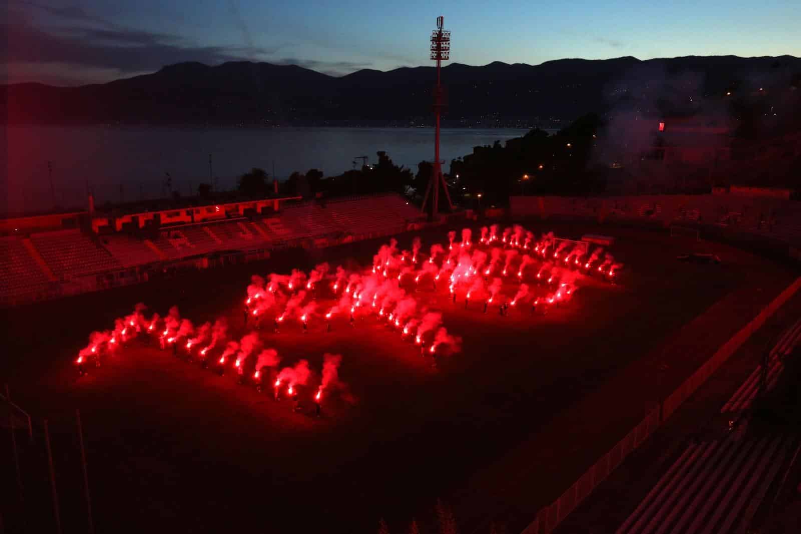 Rijeka: Armada na stadionu Kantrida velikom bakljadom obilježila 33. rođendan