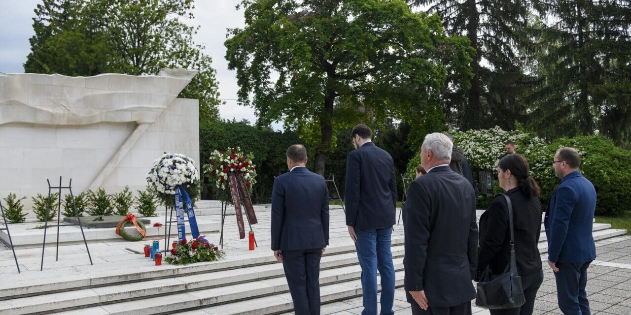 Zagreb: Delegacija SDP-a položila vijence povodom Dana Europe i Dana pobjede nad fašizmom