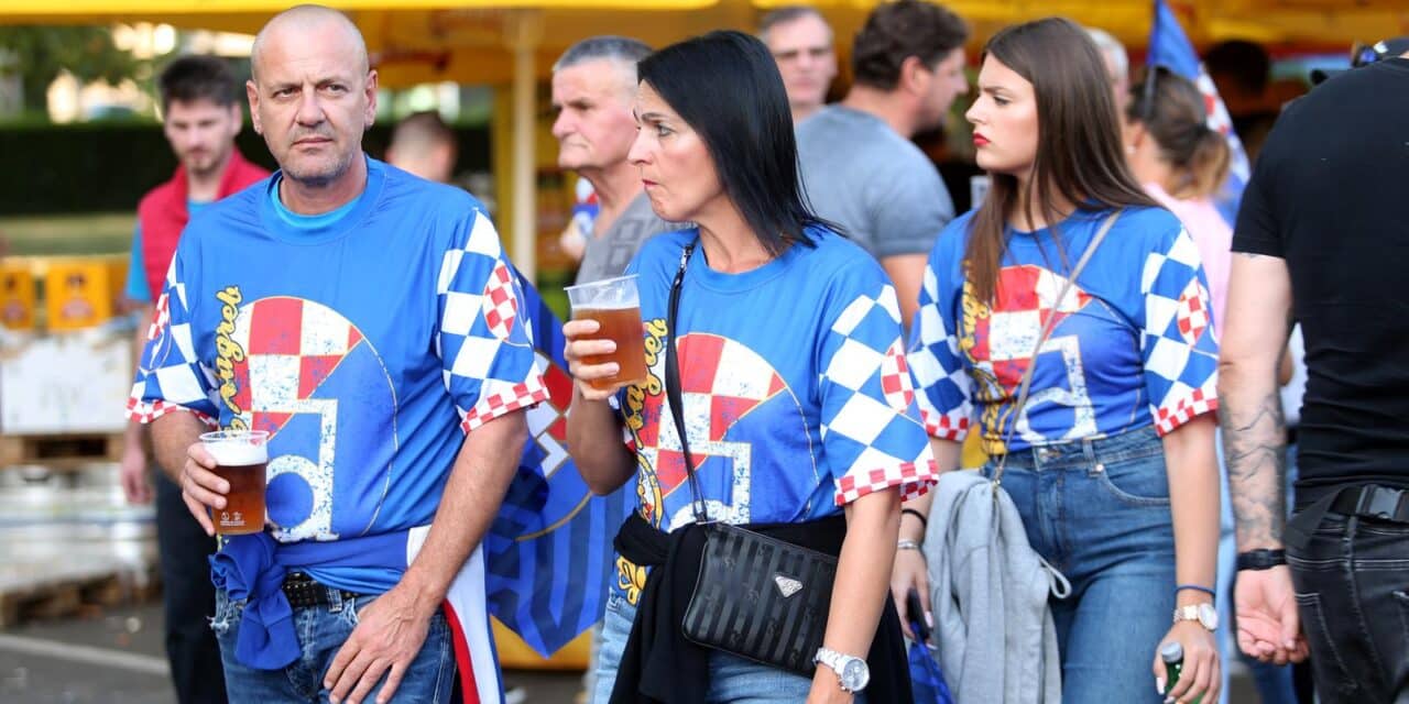 Navijači Dinama dolaze na maksimirski stadion na utakmicu Dinamo Ludogorec