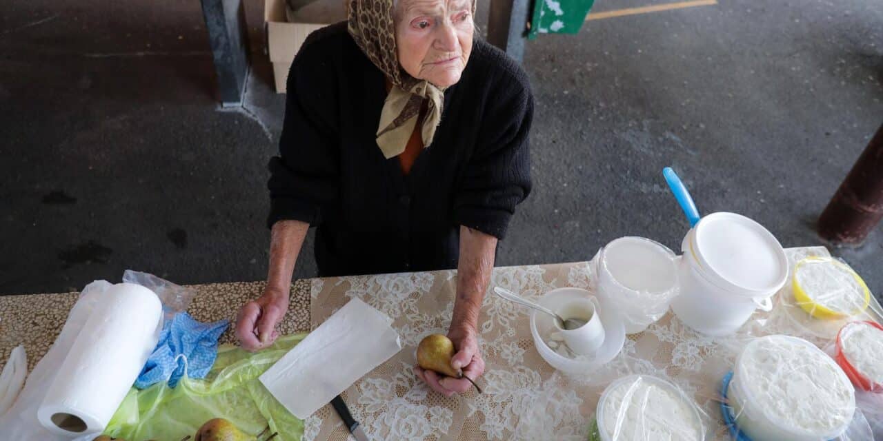 Samobor: Baka Zlata svake nedjelje na trznici prodaje sir i sezonsko voće i povrće