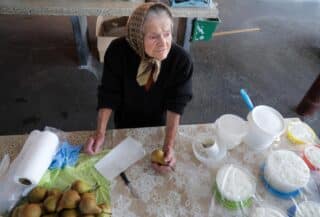 Samobor: Baka Zlata svake nedjelje na trznici prodaje sir i sezonsko voće i povrće